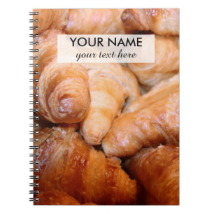 Köstliches klassisches französisches Croissants Notizblock