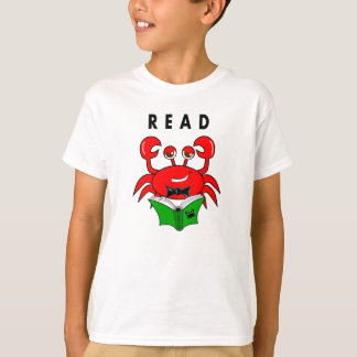 Krabbe, die einen Buch-T - Shirt liest