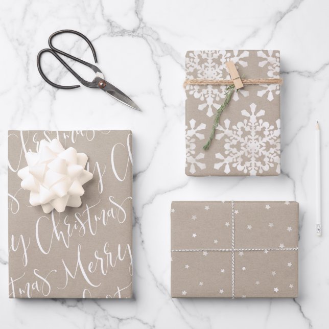 Kraft Frohe Weihnachtsschrift und Snowflakes Set Geschenkpapier Set (Vorderseite)
