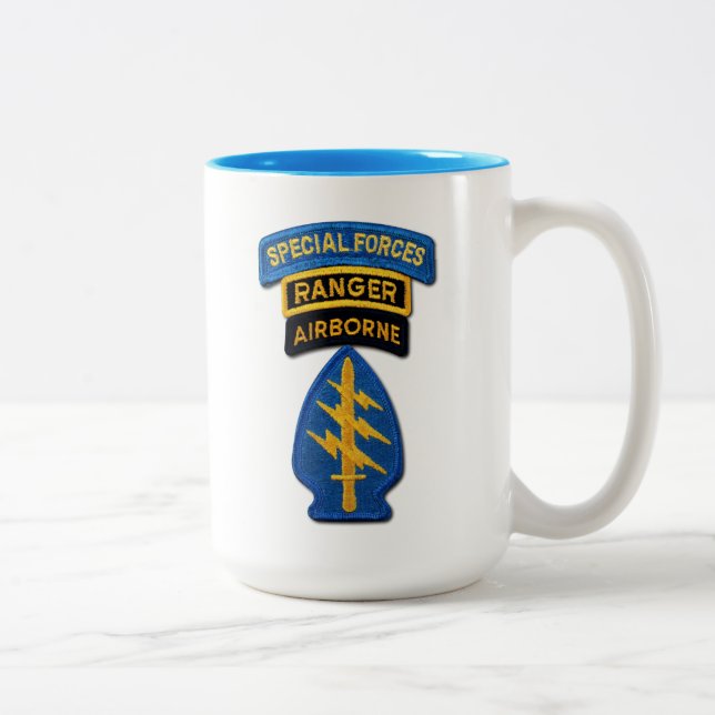 Kraft-Gruppen-grüne Barett-Förster-Tierärzte Zweifarbige Tasse (Rechts)