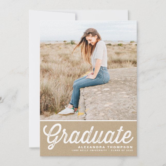 Kraft Paper Retro Fett Typografy Foto Abschluss Einladung (Vorderseite)