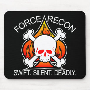 Kraft-überholtes Schädel-Schwarzes Mousepad
