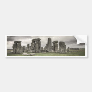 Krähe vor Stonehenge, England Autoaufkleber