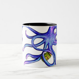 Krake mit einem Essiggurkenglas Zweifarbige Tasse