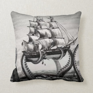 Kraken, das Piraten/Segelschiff 20" Kissen hält