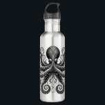 Kraken Steampunk Octopus Verziert Black Edelstahlflasche<br><div class="desc">Ein detailliertes Bild des mysteriösen kraken mit verzierten Details in schwarz mit wirbelnden Mustern. Dieses Design wurde geschaffen,  um das Rätsel und die Mythologie des kraken anzunehmen.</div>