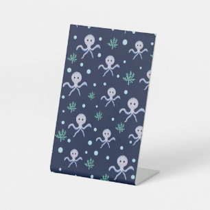 Kraken unter dem Meereskidsmuster Sockelschild