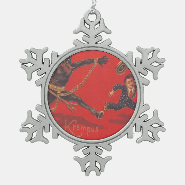 Krampus Chasing Boy Schneeflocken Zinn-Ornament (Vorderseite)