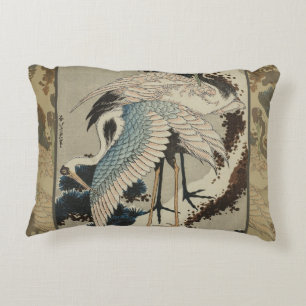 Krane auf einer schneebedeckten Pine Hokusai Dekokissen