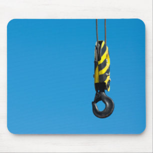 Kranhaken mit gelben und schwarzen Streifen Mousepad