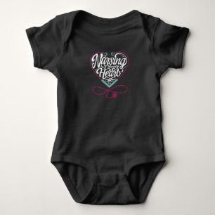 Krankenpflege ist ein Werk des Herzens Baby Strampler