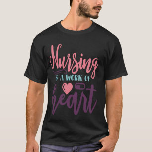Krankenpflege ist ein Werk des Herzens - Shirt der