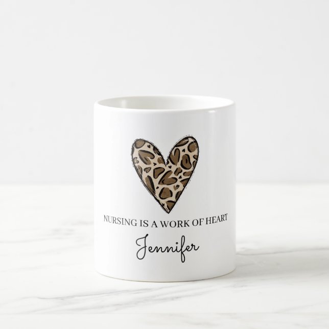 Krankenpflege ist ein Werk von "Herz nach Maß". Vi Kaffeetasse (Mittel)