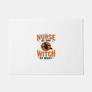 Krankenschwester bei Tag, Hexe bei Nacht Halloween Fußmatte