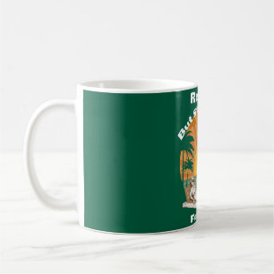 Krankenschwester erschöpft, aber immer noch auf Ni Kaffeetasse
