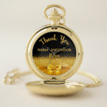 Krankenschwester für das Ruhestand, schwarzer Gold Taschenuhr<br><div class="desc">Elegant,  klassisch,  glamourös und feminin. Ein Geschenk für eine Krankenschwester im Ruhestand. Ein Imitat goldfarbenen Bogen und Band. Schwarzer Hintergrund. Mit dem Text: Vielen Dank,  Vorlagen für einen Namen und Beruf,  Beruf.</div>