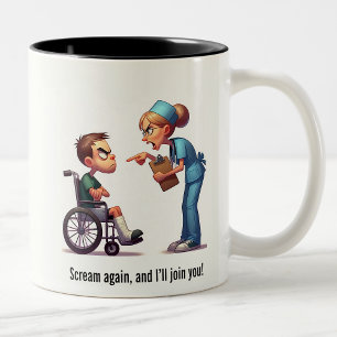 Krankenschwester gegen verunglückte Brat-Showdown Zweifarbige Tasse
