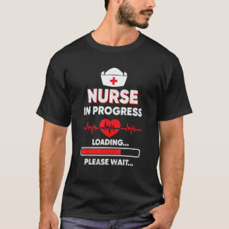 Krankenschwester in Bearbeitung, bitte warten T-Shirt