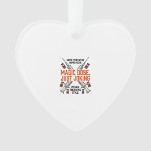 Krankenschwester-Medikament-Humor-Witchy-Dosis-Vin Ornament