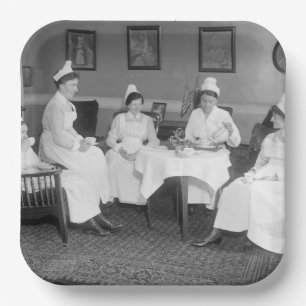 Krankenschwestern bei Tee, Anfang des 19. Jahrhund Pappteller