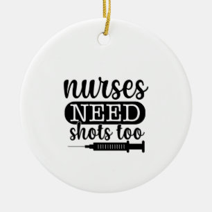 Krankenschwestern brauchen auch Shots Keramik Ornament