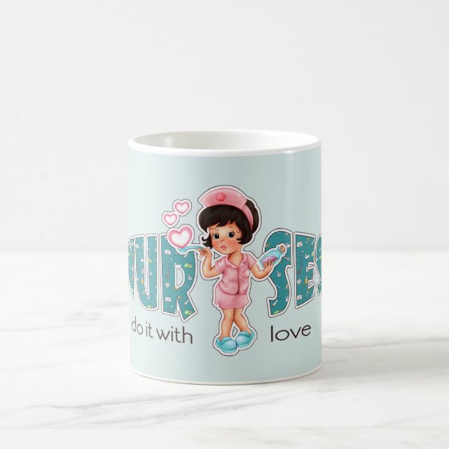 Krankenschwestern machen das mit Liebe. Niedliche  Kaffeetasse (Mittel)