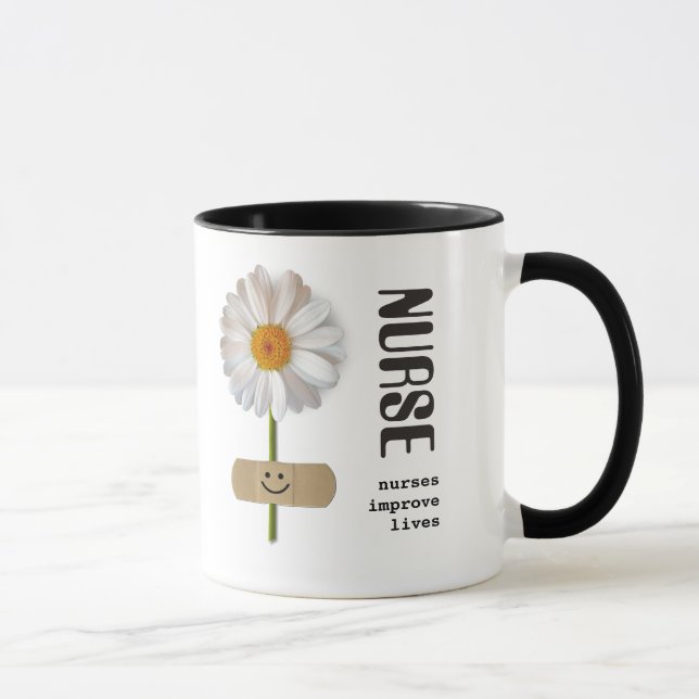 Krankenschwestern verbessern das Leben. Lächelnder Tasse (Rechts)
