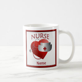 Krankenschwestern verfügen über eine Tasse für die