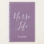 Krankenversicherung Medical Lila Personalisiert Planer<br><div class="desc">Behalt mit diesem Lila Personalisierten Planer von Nurse Life Medical stilvoll mit Deinem geschäftigen Terminkalender auf. Es ist ein modernes Design mit dem Text "Krankenpflege Leben" in großen weißen trendigen handgeschriebenen Skript zentriert auf der Vorderseite der pastel lila anpassbaren Planer. Der Name ist auf der anderen Seite. Klicken Sie auf...</div>
