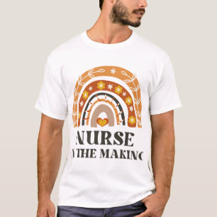 Krankenversorgung im Vintagen Regenbogen T-Shirt