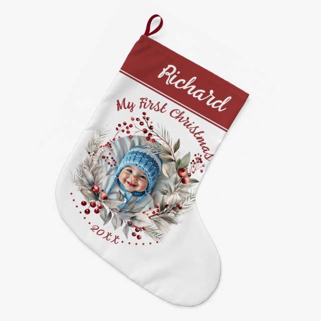 Kranz mit Beeren Das erste Weihnachtsfest-Foto des Großer Weihnachtsstrumpf (Vorderansicht (hängend))