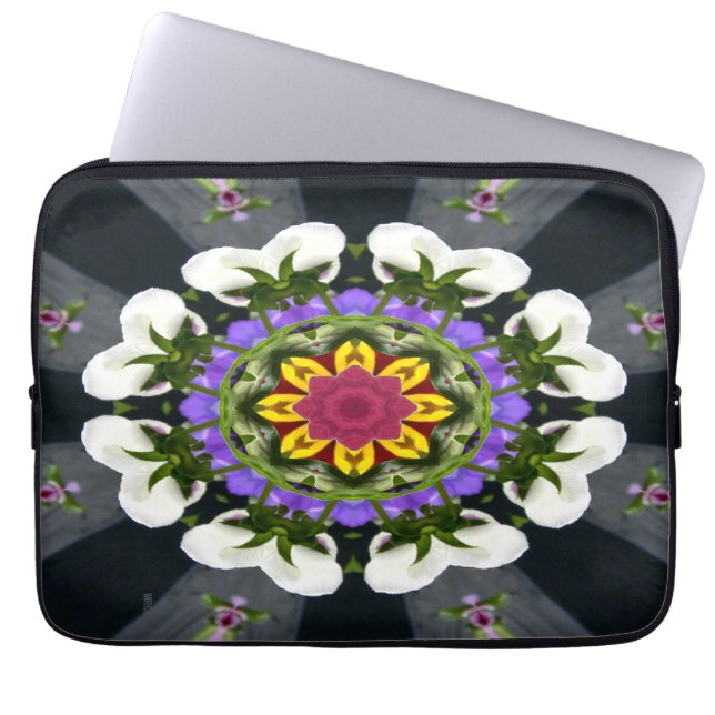 Kranz von Stiefmütterchen... Laptopschutzhülle (Vorderseite)
