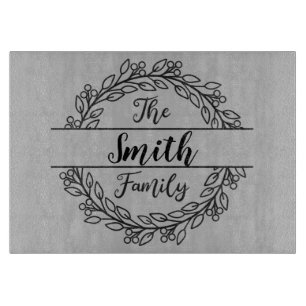 Kranzmonogramm mit Familienname Schneidebrett