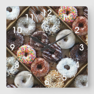 Krapfen-Schaumgummiring-Foto Quadratische Wanduhr