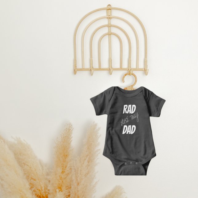 Krass wie mein Vater Unisex Baby Strampler (Von Creator hochgeladen)