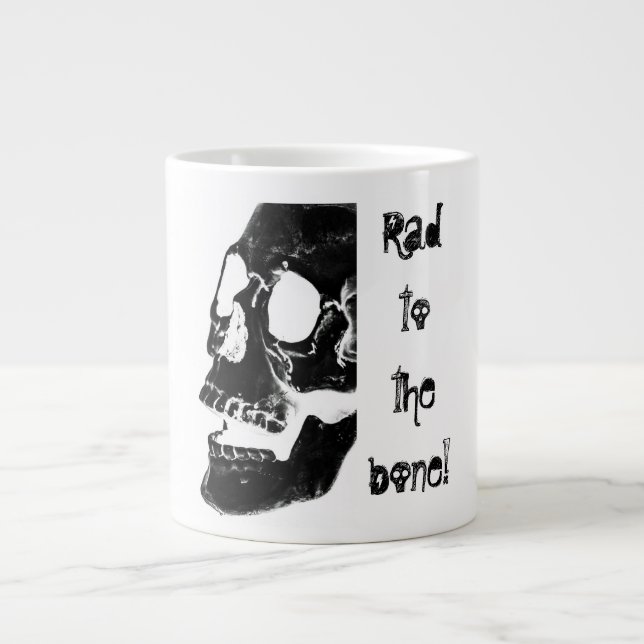 "Krass zum Knochen!" mit dem menschlichen Schädel Jumbo-Tasse (Vorderseite)