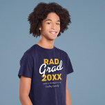 Krasse Grad | Maskuliner Abschluss 2023 T-Shirt<br><div class="desc">Maskuline Abschluss T - Shirt mit dem Text "KRASS Grad 20XX",  der High School/Uni,  und dem Namen der Absolventen.</div>