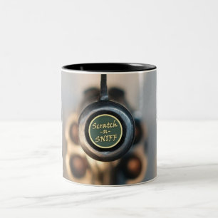 Kratzer und Atemzug Zweifarbige Tasse