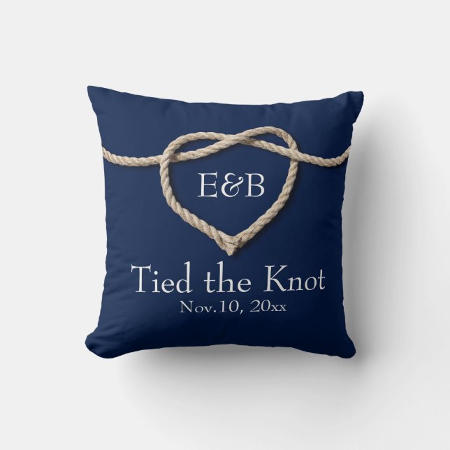 Krawatte der Knot Wedding Pillow Navy Kissen (Vorderseite)