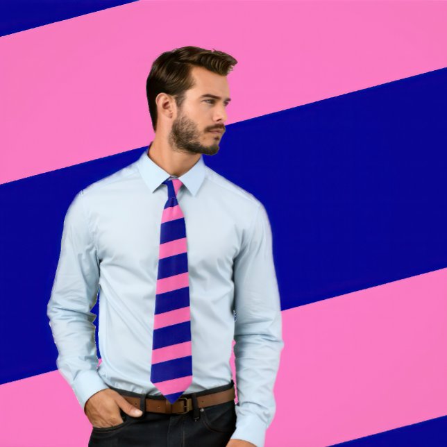 Krawatte (dick Streifen), rosa und gewellt (Man wears a necktie with hot pink and navy blue stripes.
)