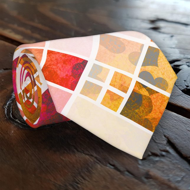 Krawatte eines künstlerisch karierten Herzmusters (Artistic tie featuring a checkered pattern with a colorful heart design - great for Valentine's Day)
