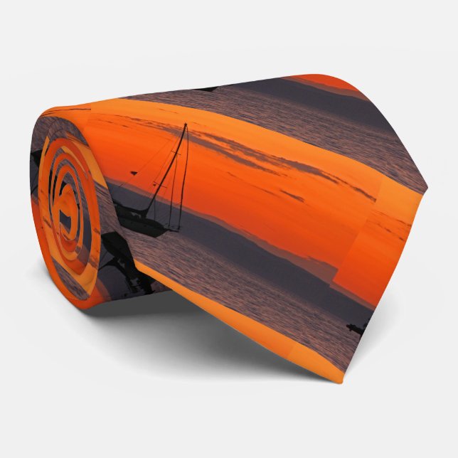 Krawatte, Segelboot am Sonnenuntergang, orange Krawatte (Gerollt)