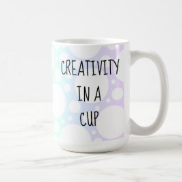Kreativität in einer Cup-Rainbow-Tasse Kaffeetasse