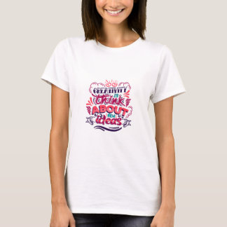 Kreativität ist Denken über neue Ideen! T-Shirt