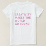 Kreativitätszitat Rosa Typografie Zurück Print T-Shirt<br><div class="desc">Auf der Rückseite des Hemdes in fuchsienrosa Typografie auf weißem Hintergrund steht der Text "Kreativität macht die Welt zum Laufen". Exklusiv für Sie entworfen von Happy Dolphin Studio. Wenn Sie Hilfe oder passende Produkte benötigen,  kontaktieren Sie uns bitte über unseren Chat!</div>