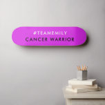 Krebskrieger | Team Name Hashtag Modernes Rosa Skateboard<br><div class="desc">Einfach, stilvoll "#TeamEmily" "Cancer Warrior" zitieren Skateboard in moderner minimalistischer Typografie in heiß rosa und schwarz. Der Name des Hashtag-Teams kann mit dem Namen Ihres Freundes oder Liebes personalisiert sein, um Unterstützung, Solidarität und Bewusstsein zu zeigen. Die Nachricht kann auch mit Ihrer eigenen Nachricht, z.B. Krebserkrankung, Krebserkrankung, Krebs Sind zum...</div>