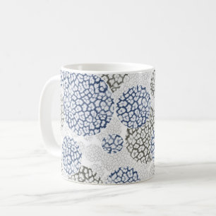 Kreise mit grauem und blauem Leopardenfelldruck  Kaffeetasse
