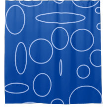 Kreise und Loops auf dem blauen Duschvorhang