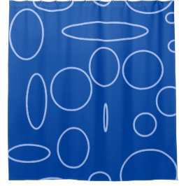 Kreise und Loops auf dem blauen Duschvorhang