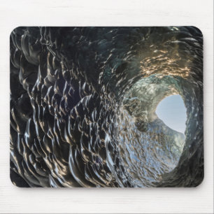 Kreisförmige Öffnung in einer Eishöhle Mousepad